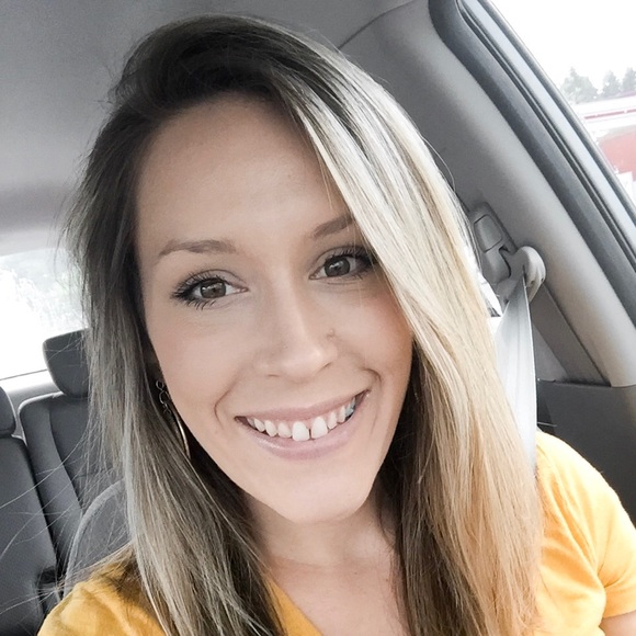 Meet your Posher, Julianne - Picture 1 of 1